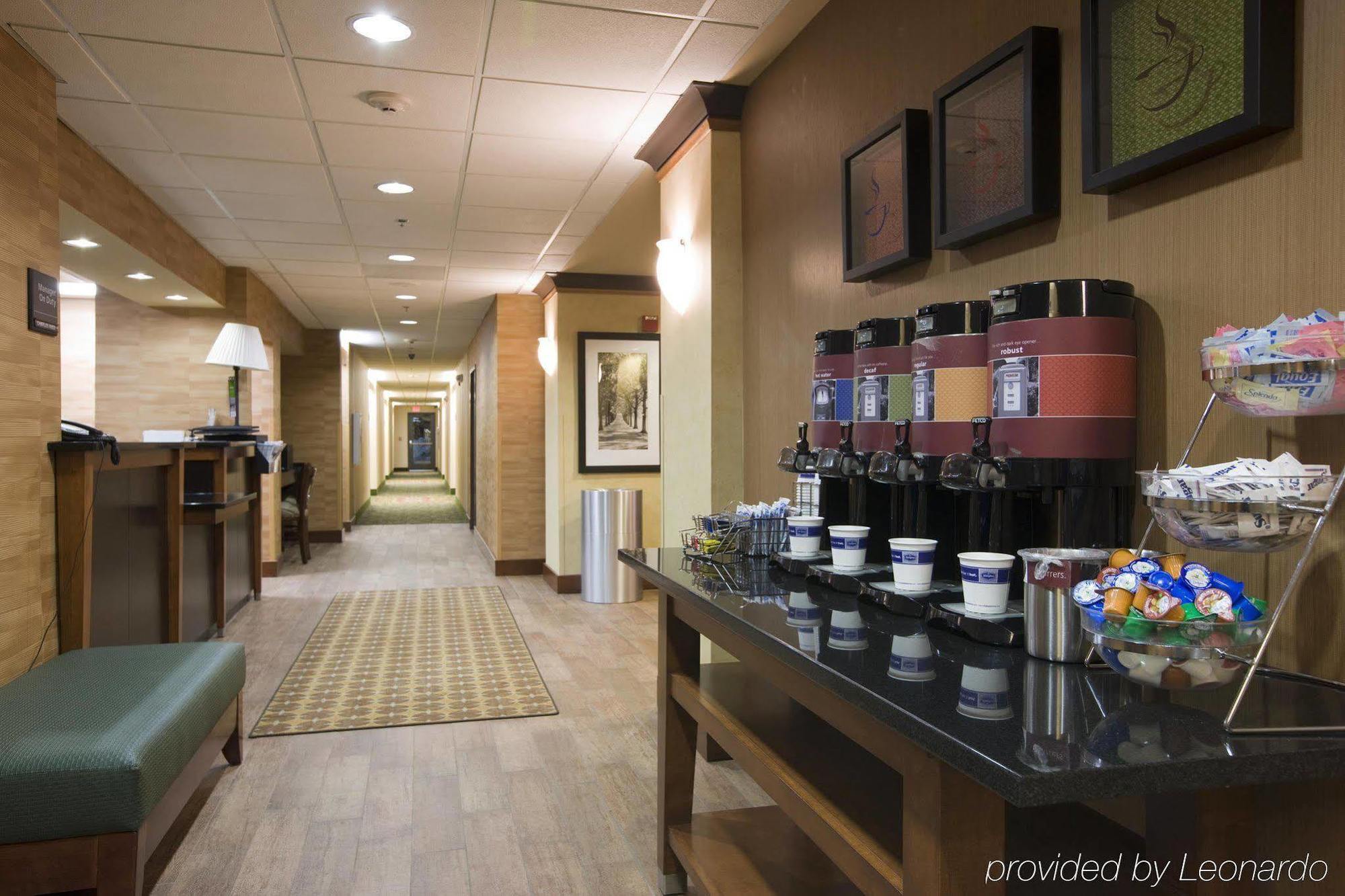 Hampton Inn Waldorf Ngoại thất bức ảnh